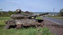 Uszkodzony rosyjski czołg pod Charkowem