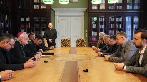 Archbishop Gallagher meets with Lviv's government authorities