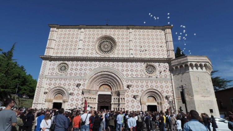 La basilique Sainte-Marie de Collemaggio à L'Aquila, dans la province des Abruzzes en Italie.