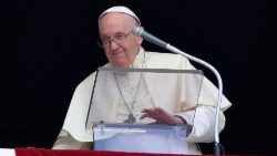 האפיפיור בתפילת מלכת השמיים
