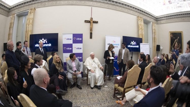 Pope Francis with the artists of the VITAE Summit