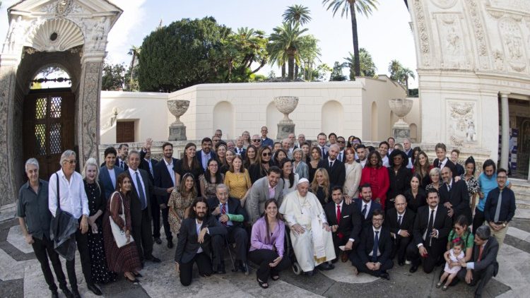 Pope Francis meets artists of VITAE Summit