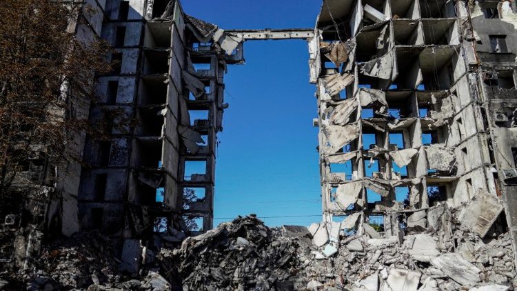 Scene di devastazione a Mariupol