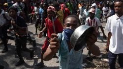 Manifestación de ciudadanos contra el gobierno en medio de la escasez de combustible, la creciente violencia y la epidemia de cólera