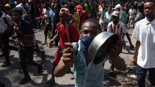 Haiti: missão brasileira é invadida e saqueada