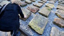 Il cimitero ebraico di Opatow in Polonia da dove gli ebrei furono deportati a Treblinka