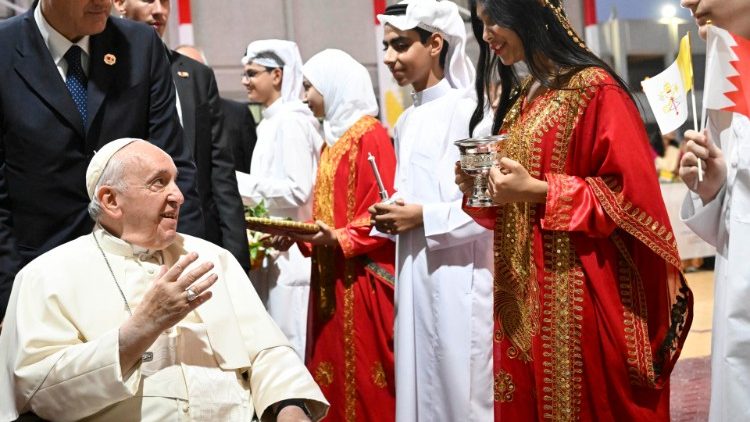 Papież Franciszek podczas spotkania z młodzieżą w Manamie, stolicy Bahrajnu, 5 listopada 2022