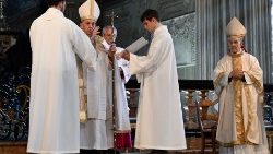 Il Papa recita l'Angelus nella cattedrale di Asti