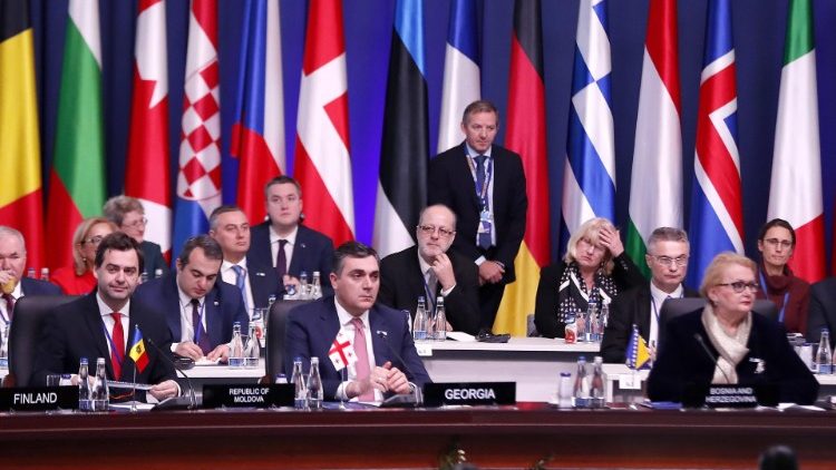 I ministri degli Esteri dei Paesi Nato riuniti a Bucarest