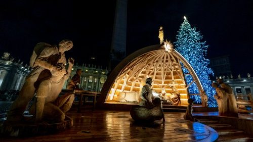 聖伯多祿廣場的聖誕馬槽和聖誕樹