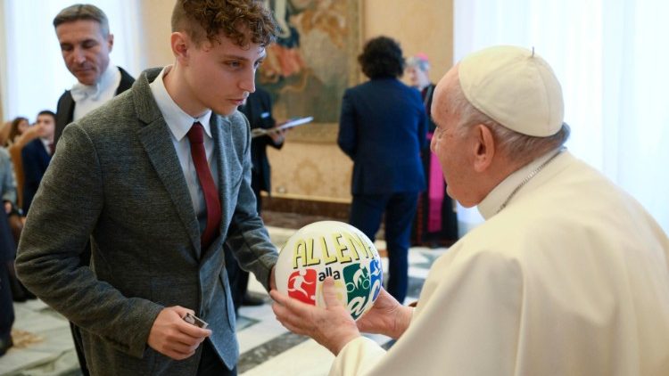 Đức Thánh Cha tiếp các thiếu niên Phong trào Công giáo Tiến hành Ý 
