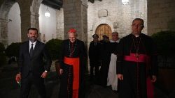 Dezember 2022: Kardinal Zuppi, amtierender Vorsitzende der italienischen Bischofskonferenz, beim Friedensgebet in Bari 