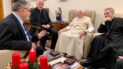 O. Lombardi: Benedykt XVI był pełen pasji dla osoby Jezusa Chrystusa