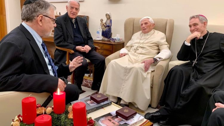 O. Lombardi: Benedykt XVI był pełen pasji dla osoby Jezusa Chrystusa