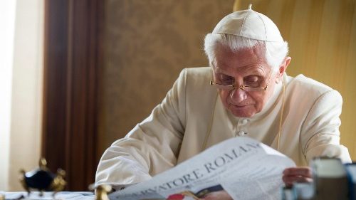 Père Lombardi: Benoît XVI, maître et témoin de la foi
