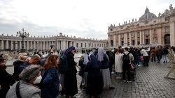 ++ Ratzinger: 40 mila fedeli a San Pietro fino alle 14 ++