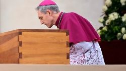 Ratzinger: Papa Francesco arrivato in Piazza per funerali