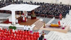 130 Cardinals and 300 Bishops at Pope Emeritus Benedict XVI's Requiem Mass