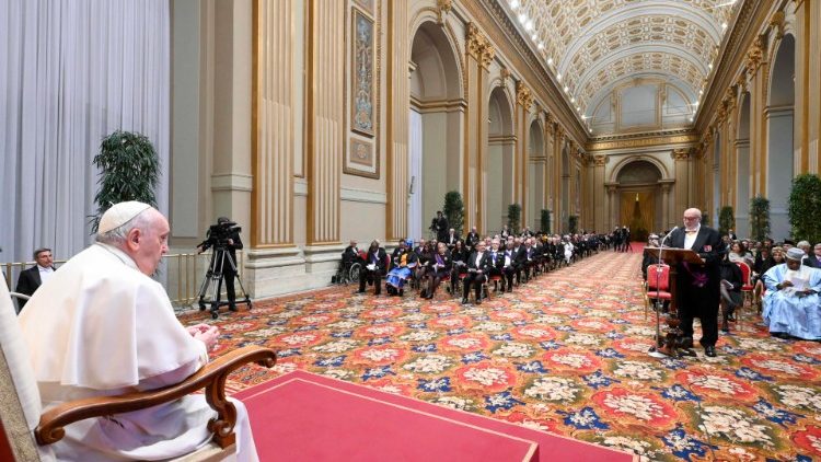L'Aula della Benedizione, dove il Papa ha ricevuto il Corpo Diplomatico