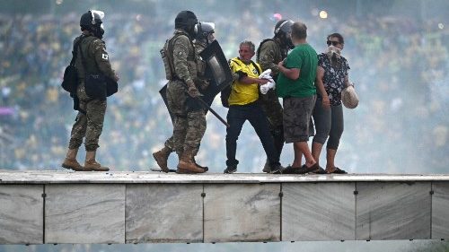 Cardenal Tempesta: escenas en Brasilia deplorables, necesario el diálogo