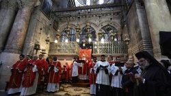 Misa especial en honor del difunto Papa Benedicto XVI en la Basílica del Santo Sepulcro de Jerusalén