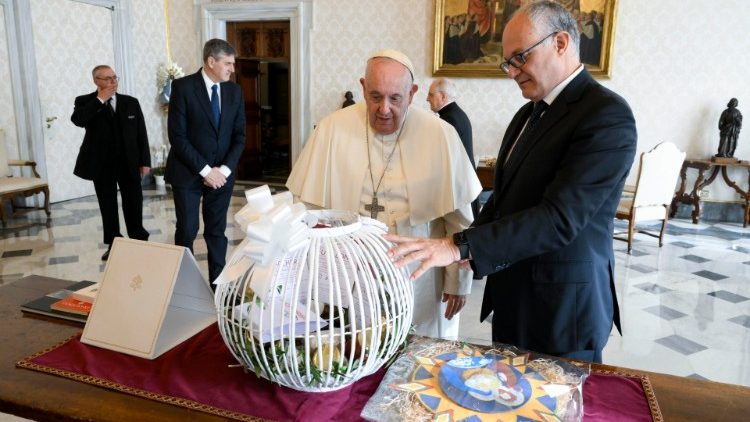 Gualtieri traf am Donnerstag den Papst