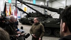 Presentazione dei carri armati britannici che saranno forniti all'Ucraina