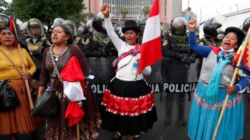 Obispos de Perú ofrecen mediación para superar la crisis política y social 