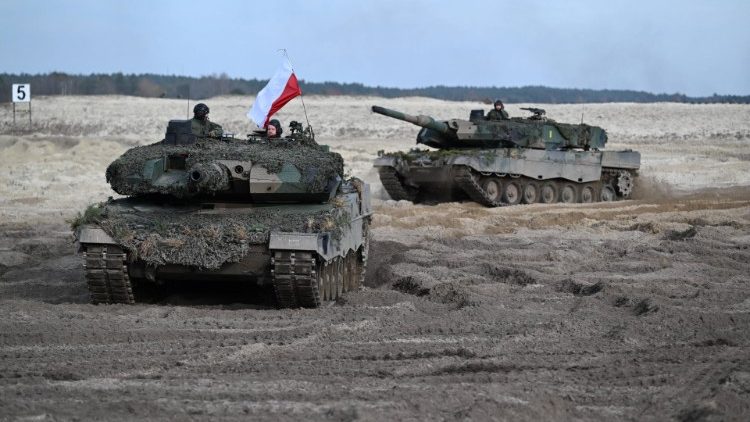 Carri armati Leopard in servizio in Polonia. Varsavia ne vorrebbe inviare 14 a Kiev