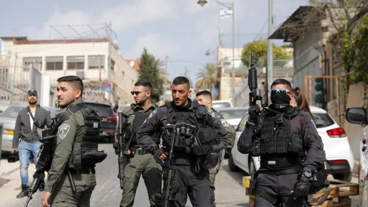 Une unité spéciale israélienne sur les lieux d'une fusillade près de la vieille ville de Jérusalem, le 28 janvier 2023, un jour après l'attaque meurtrière contre une synagogue. 