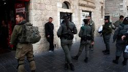 Tensione molto alta a Gerusalemme dopo i due attentati contro ebrei dei giorni scorsi, seguiti al blitz israeliano a Jenin