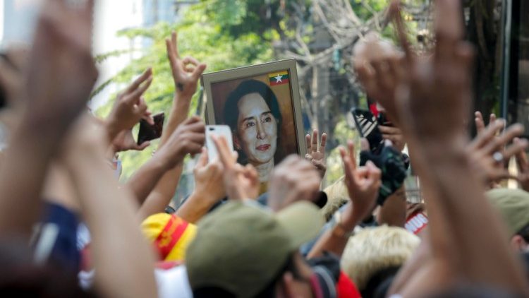 Birma: chrześcijanie zaniepokojeni przedłużaniem stanu wojennego
