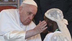 Папа падчас сустрэчы з ахвярамі гвалту ў ДРК