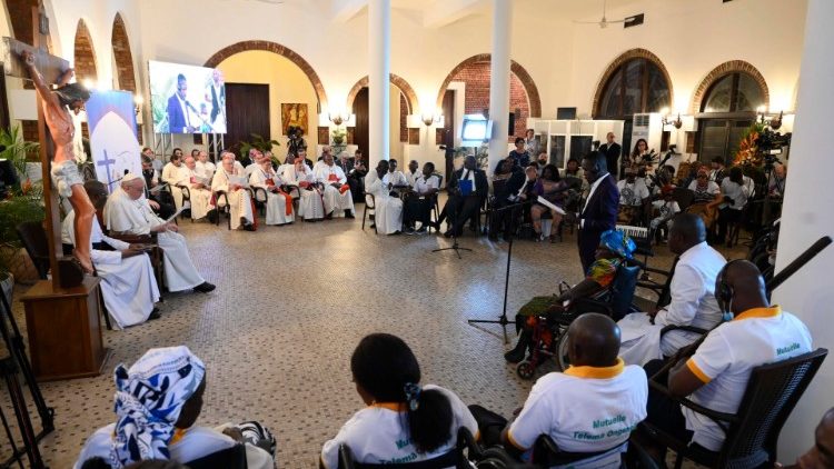 Ferenc pápa a kongói karitász képviselőivel 