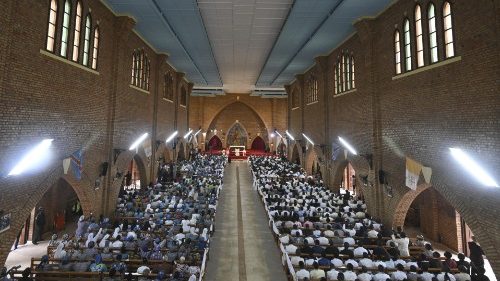 À la cathédrale de Kinshasa, le Pape encourage les religieux congolais