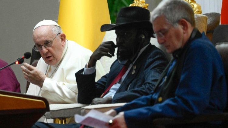 папа Франциск по време на срещата в властите 