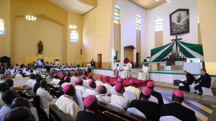 Ferenc pápa az egyházi élet dél-szudáni képviselőivel  