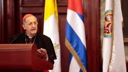 El cardenal Beniamino Stella, enviado del Papa a Cuba con motivo del 25 aniversario de la Visita de Juan Pablo II, interviene en la Universidad de La Habana 