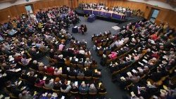 Obrady Synodu Generalnego Kościoła Anglii, który zatwierdził błogosławienie par homoseksualnych. 