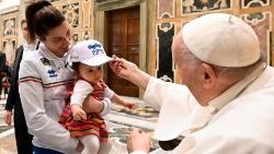 Ferenc pápa olasz sportolókat fogad a Vatikánabn