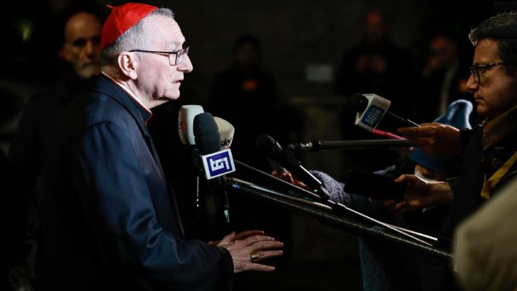 Cardeal Pietro Parolin concede entrevista aos jornalistas