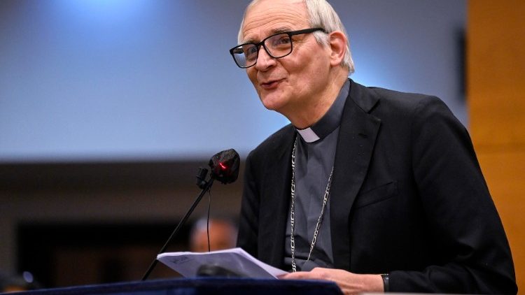 Kardinal Zuppi spricht im Interview mit SIR über das Pontifikatsjubiläum und den Krieg in der Ukraine.