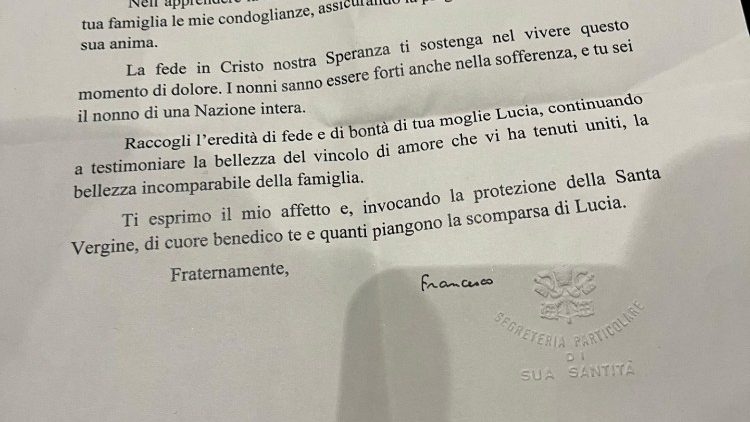 Funerali della moglie di Lino Banfi, anche una lettera del Papa