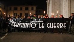 Ad Assisi la marcia della pace di notte