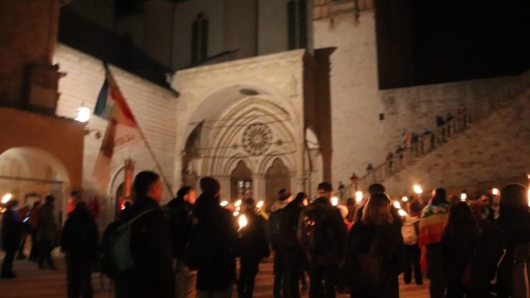 I partecipanti all'arrivo davanti il Sacro Convento ad Assisi