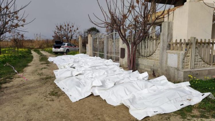 Les corps des naufragés en Calabre dans le sud de l'Italie, dimanche 26 février. 