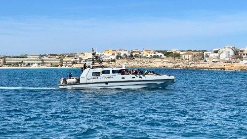Salvate 500 persone migranti a Crotone, numeri record a Lampedusa