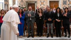 Папа Франциск прие членове на „Проекта Поликоро“, участващи в курс за социално-политическо обучение, в рамките на проект на Италианската епископска конференция, 18.03.2023