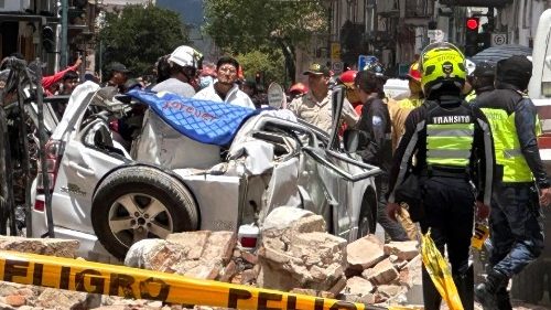 Erdbeben in Ecuador: Papst betet für Betroffene