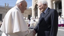 Papa Francesco e il presidente della Repubblica italiana, Sergio Mattarella (foto d'archivio)